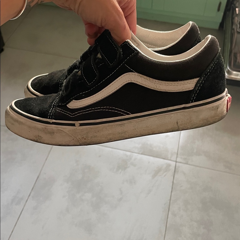 Women’s Velcro Sneakers - Picture 3 of 7